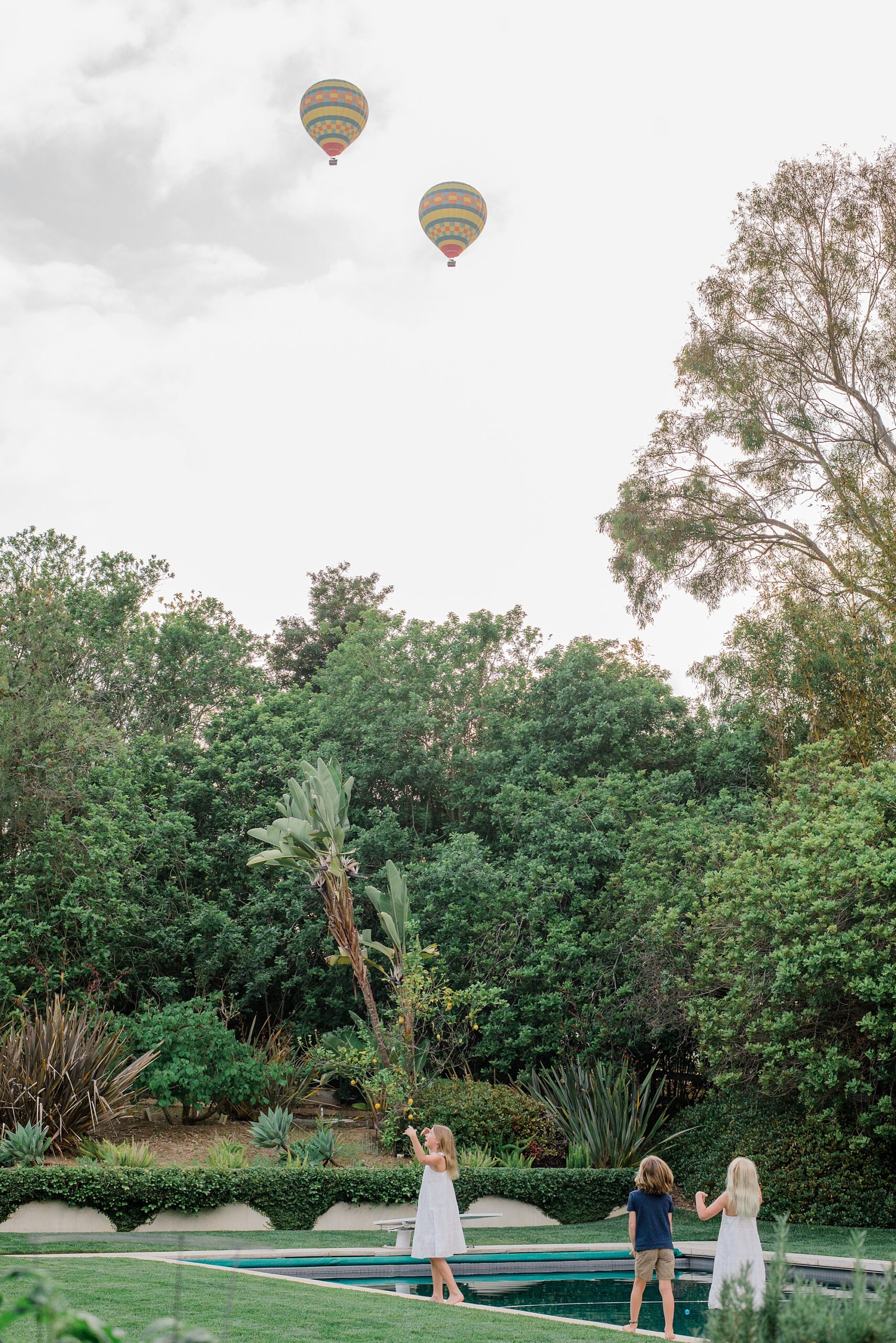 hot air balloons float by during Summer Extended Family Session in Rancho Santa Fe, California