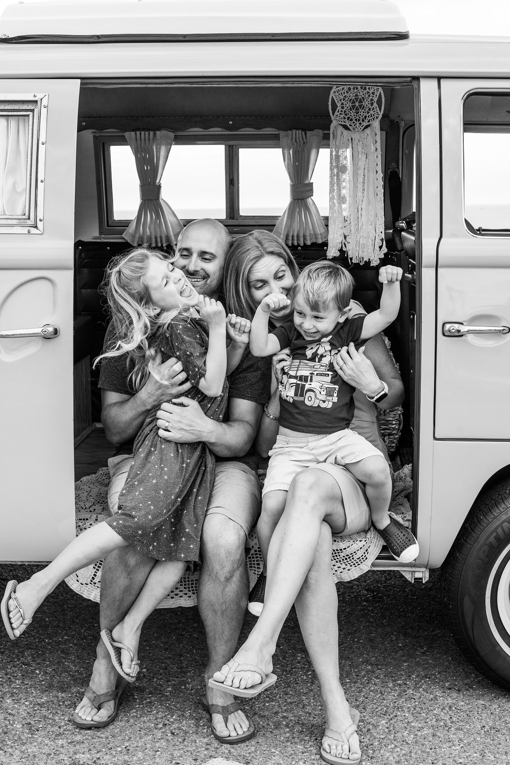 timeless family portaits by San Diego family photographer Leigh Castelli