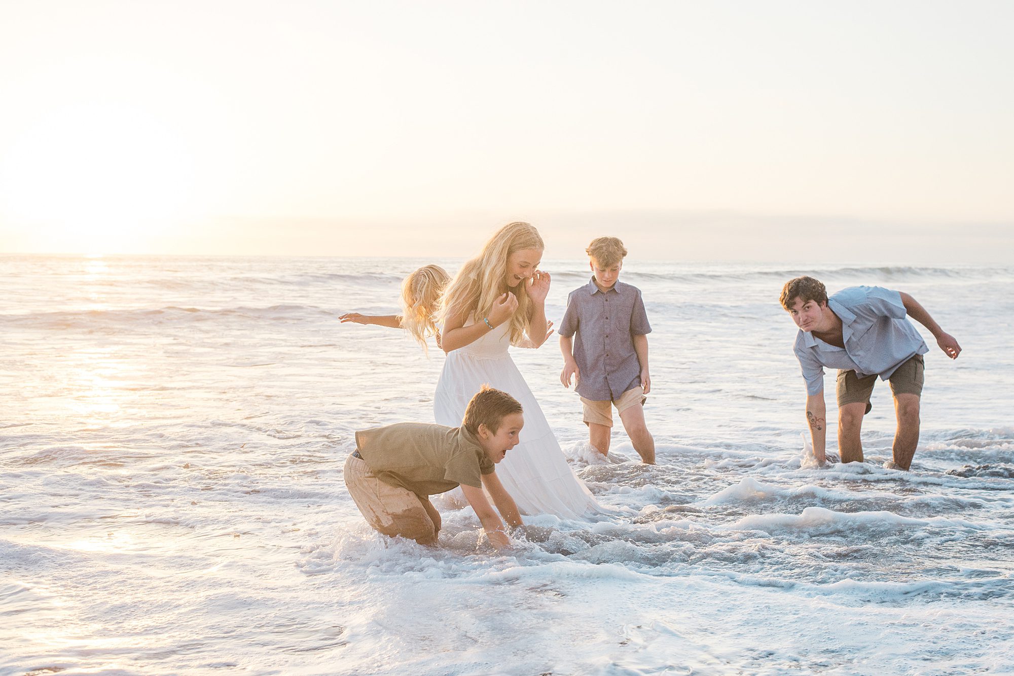 candid portraits of family splashing in the water